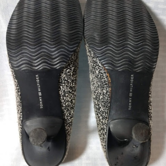 Tommy Hilfiger Fabric Mary Jane Pumps - Picture 5 of 7